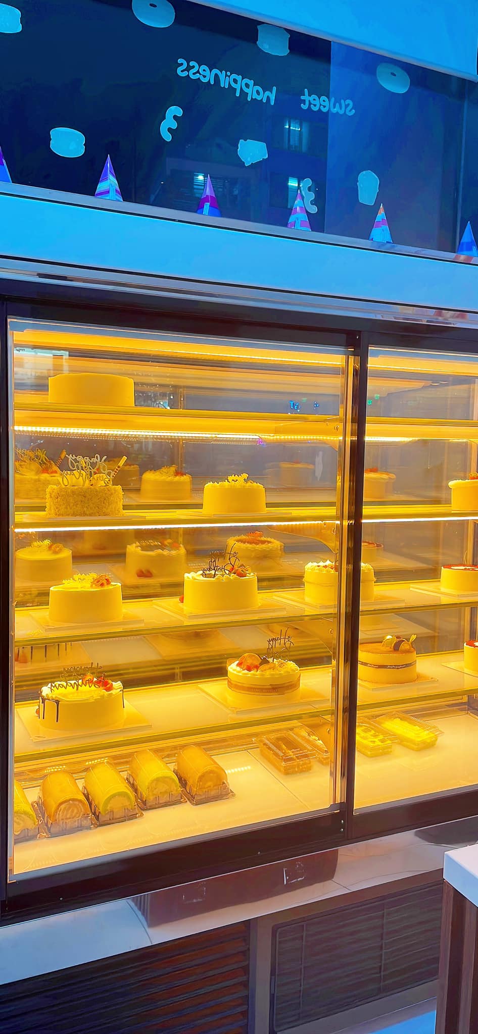 Tủ trưng bày bánh sinh nhật